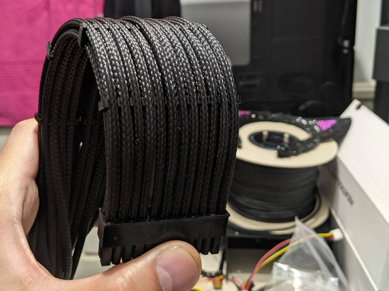 24-pin ATX, curved