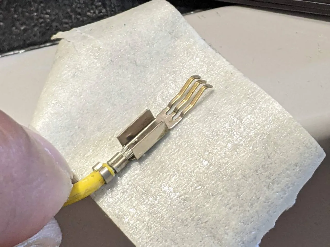 SATA power terminal