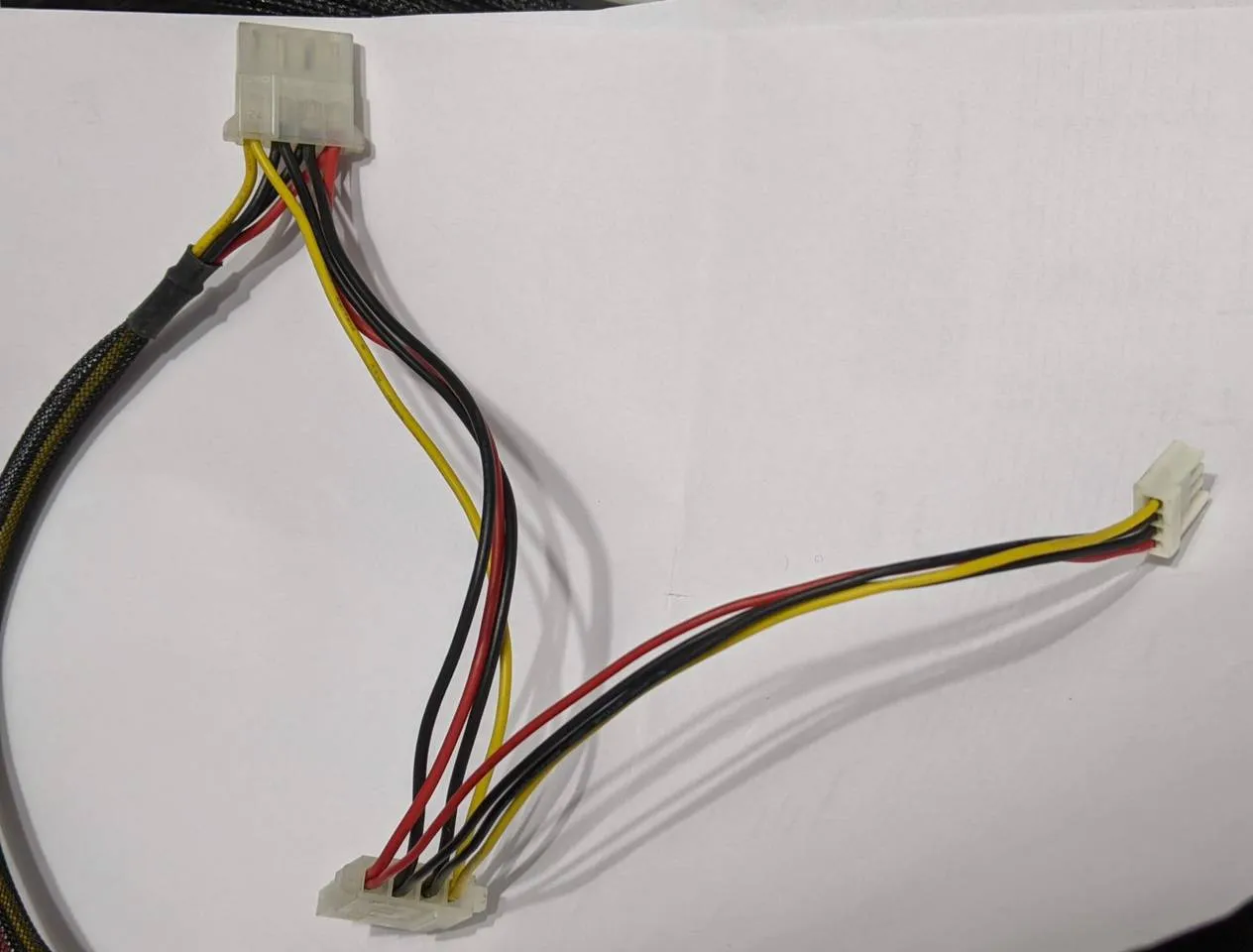 2x fat Molex, stock sleeving