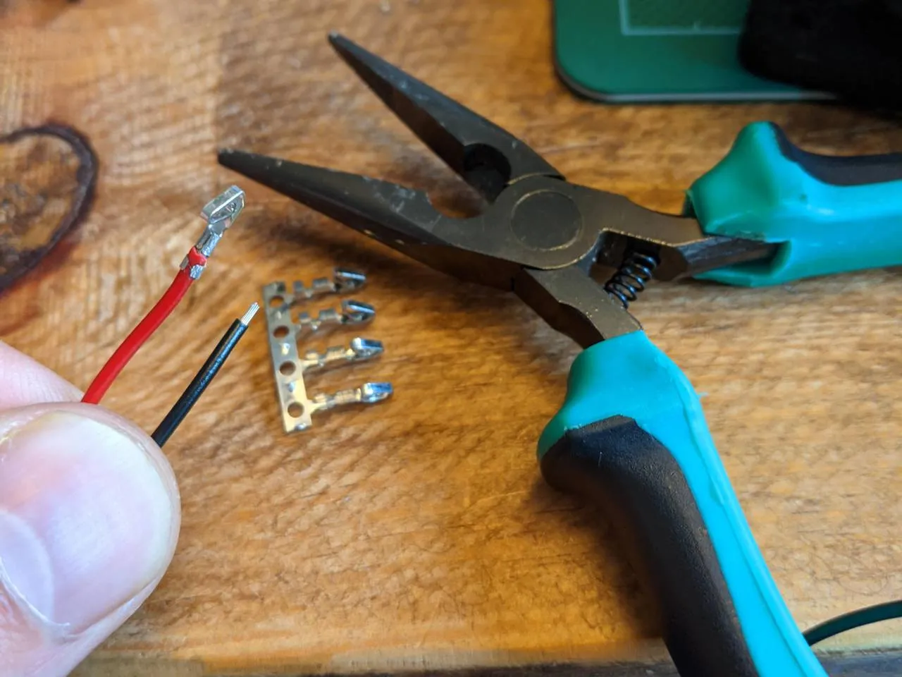 3-pin fan connector, positive terminal
