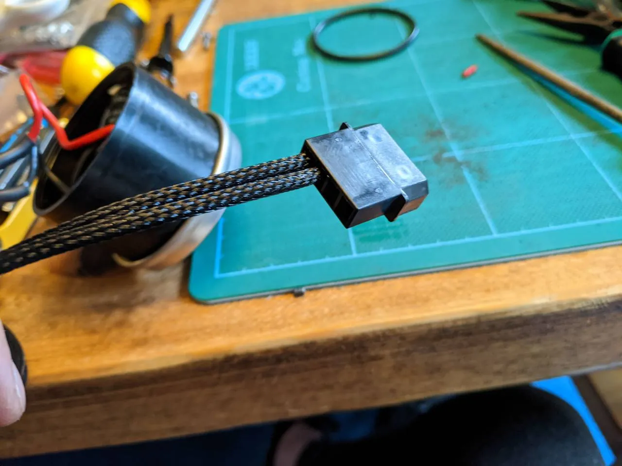 Heatshrink-less sleeving into "fat Molex" 4-pin connector