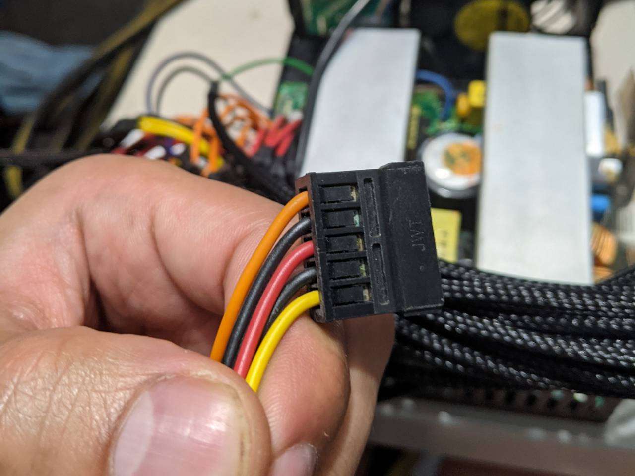 SATA power, end connector