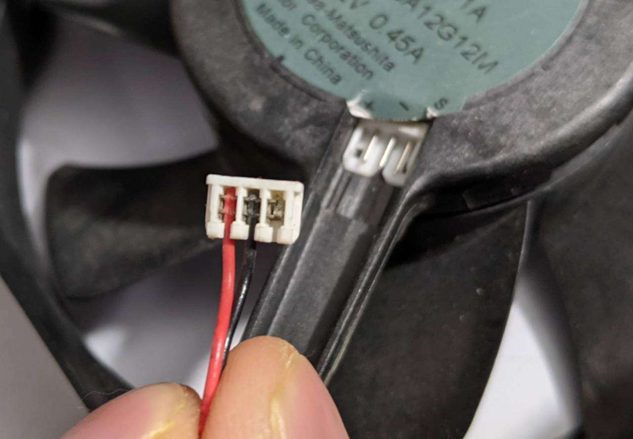 Fan connector, close-up