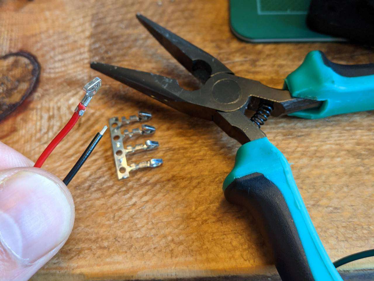 3-pin fan connector, positive terminal